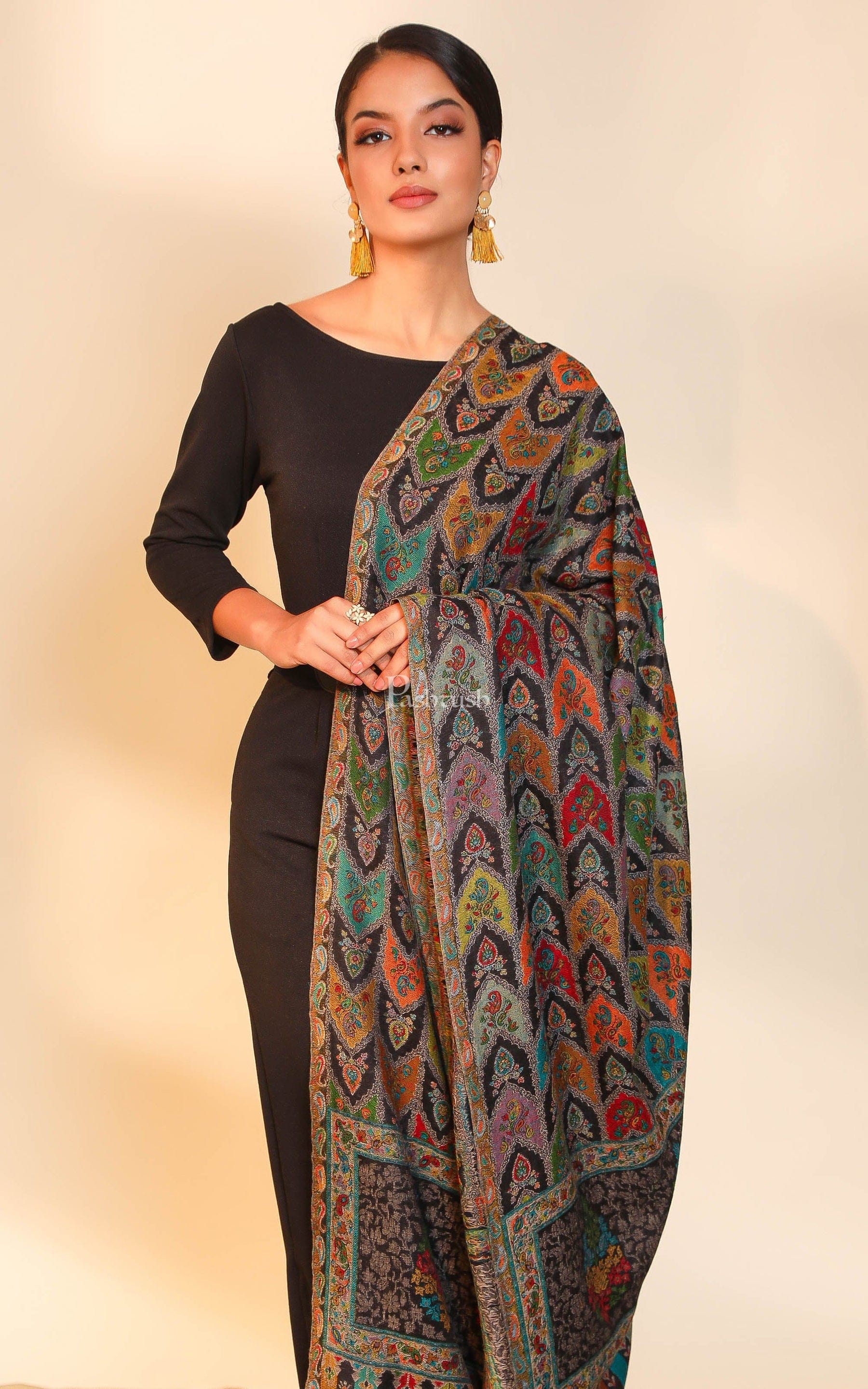 Pashtush His and Her Gift Set of 100% Pure Wool Stole and Shawl, Ivory and Black, Packaged in Keepsake Wooden Chester Gift Box - Image 3