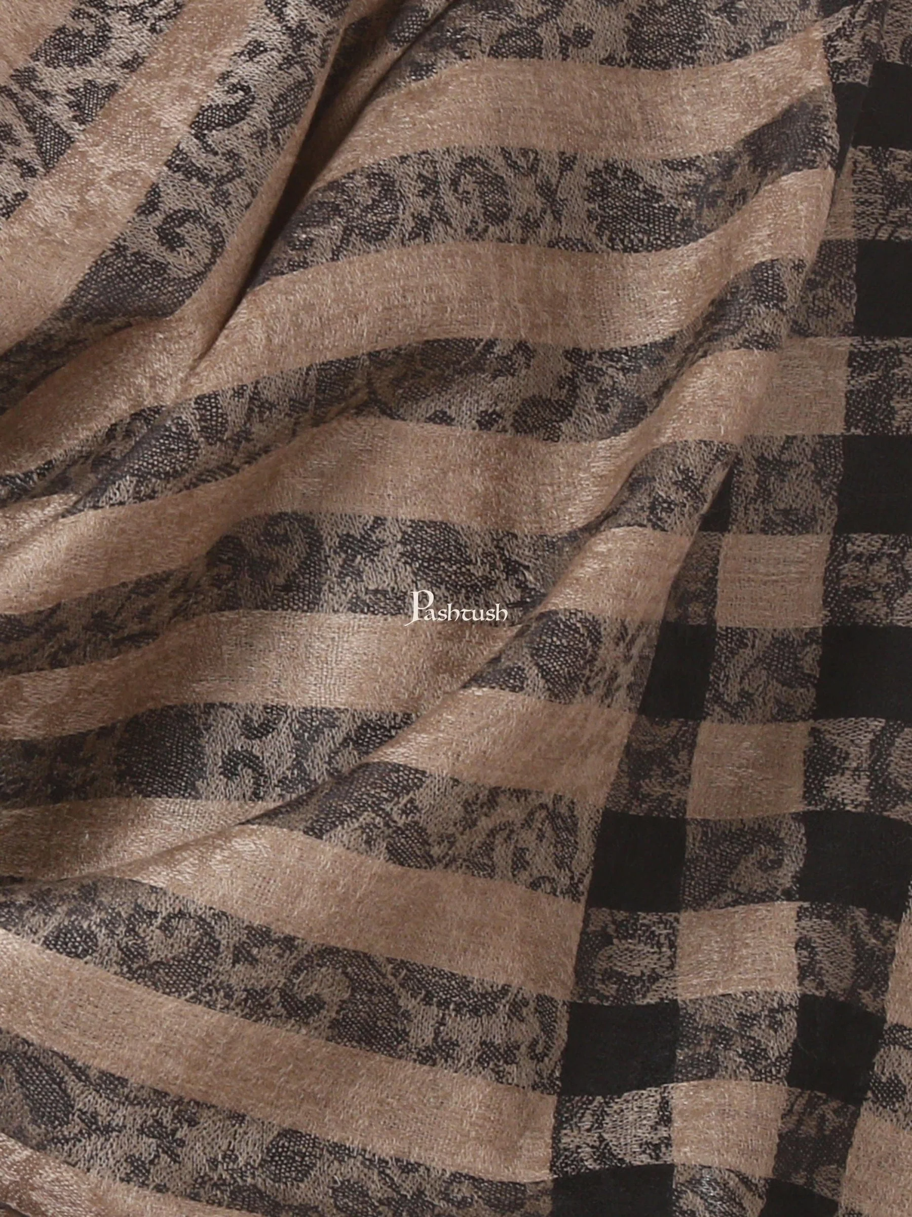 Pashtush His and Her Gift Set of Fine Wool Stoles, Beige and Black, Packaged in Keepsake Wooden Chester Gift Box - Image 2
