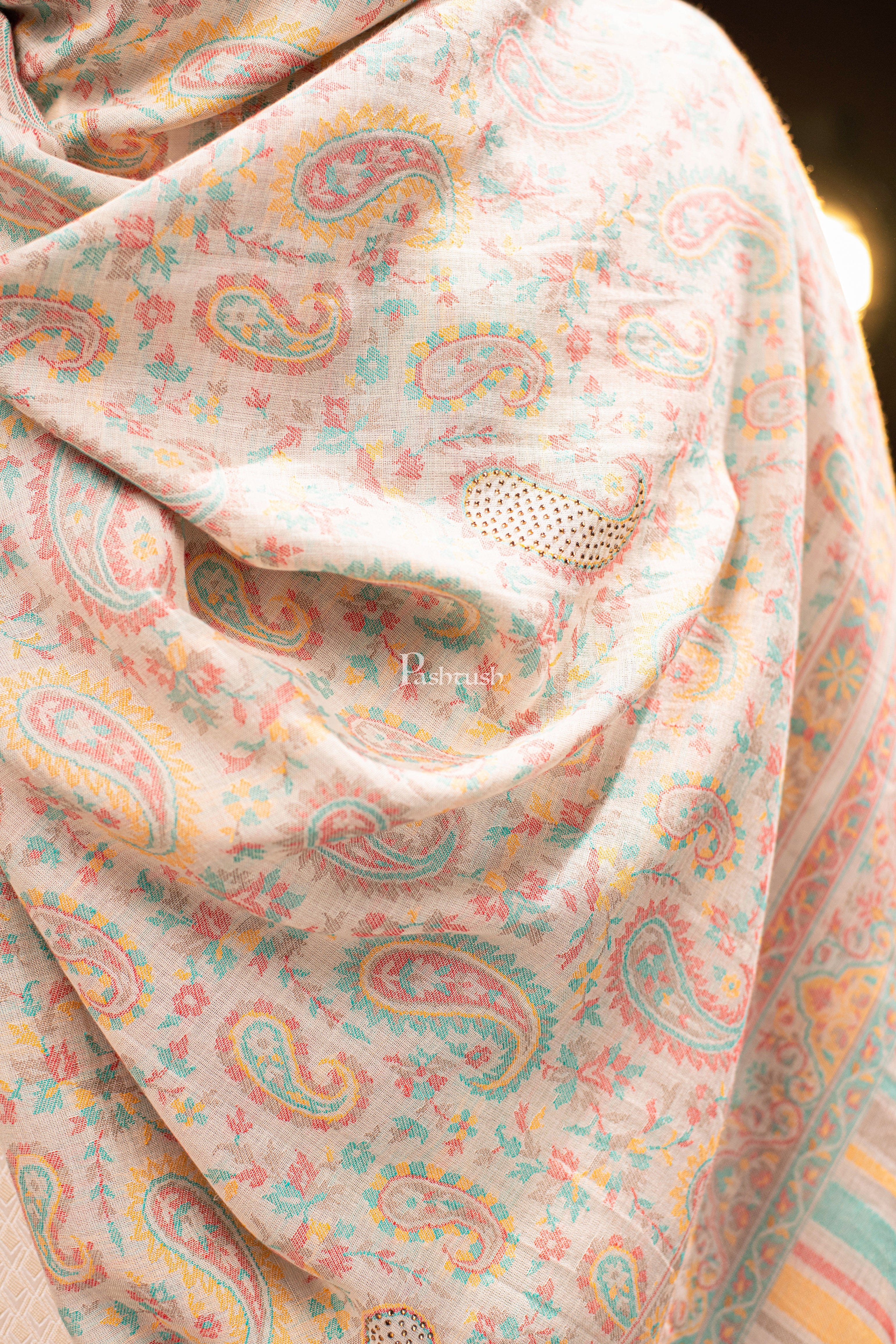 Pashtush mens Bamboo stole, Ethnic Paisley design, ivory - Image 3