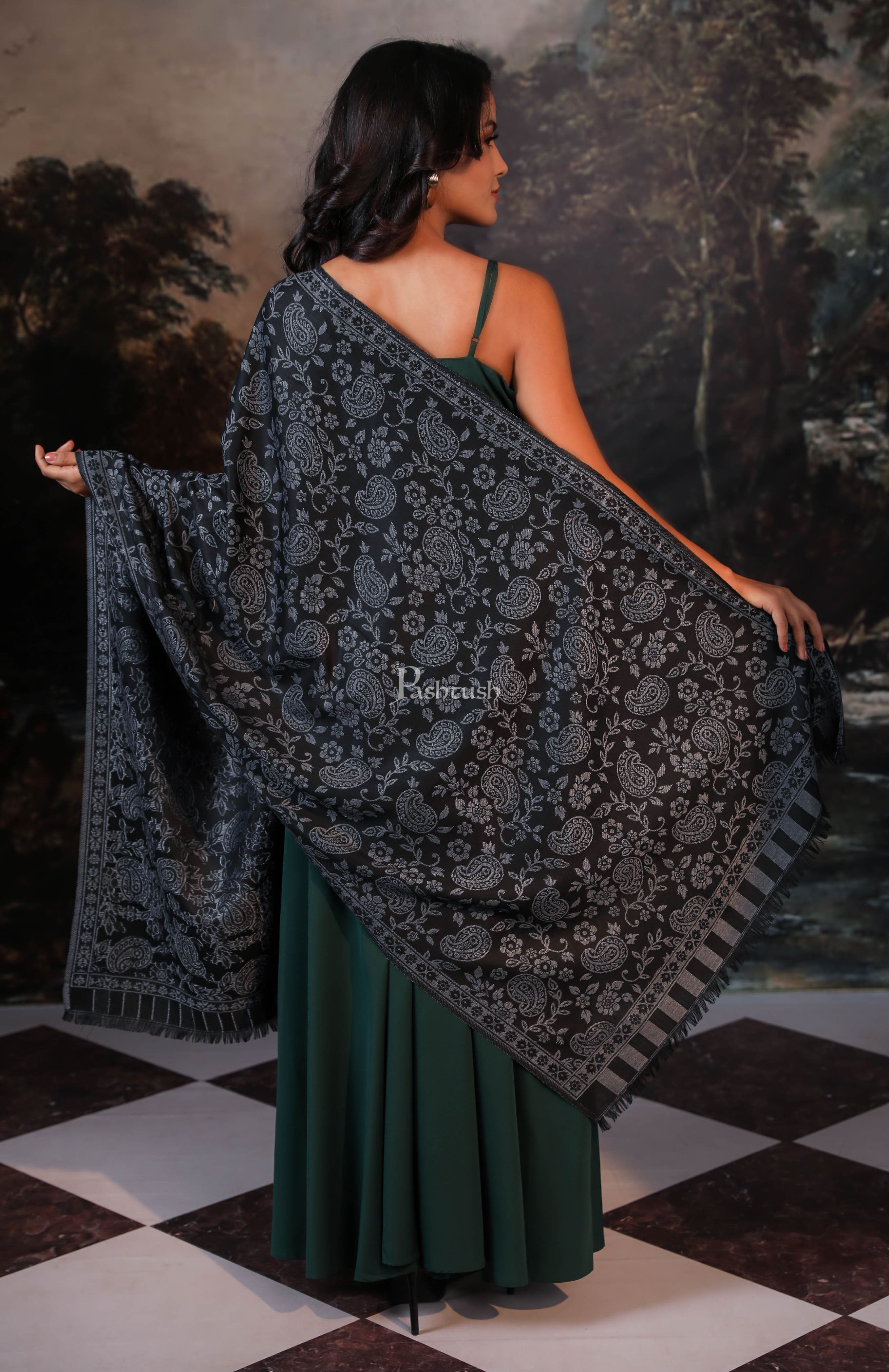 Pashtush women stole, paisley design, black and grey - Image 3