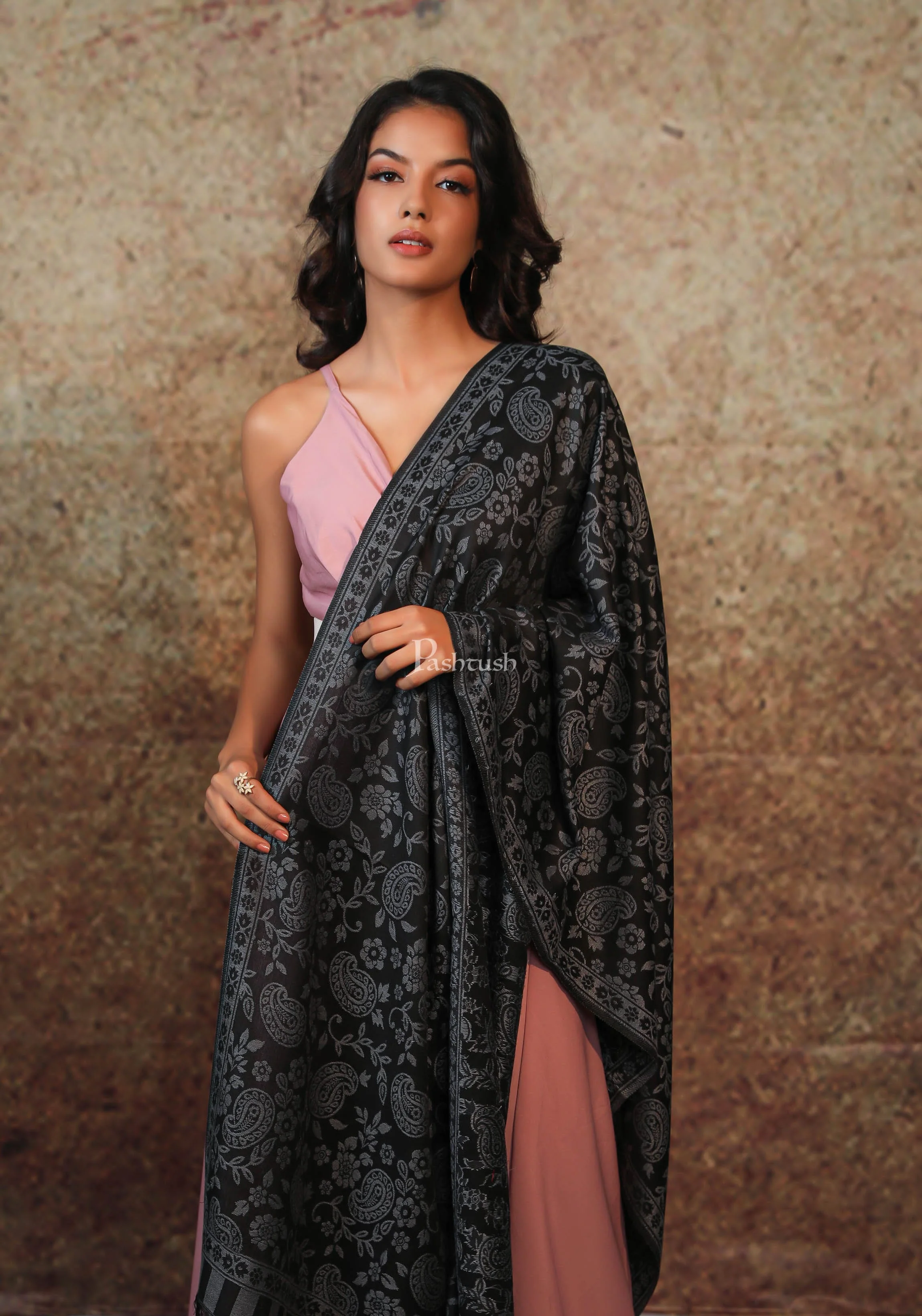 Pashtush women stole, paisley design, black and grey - Image 4