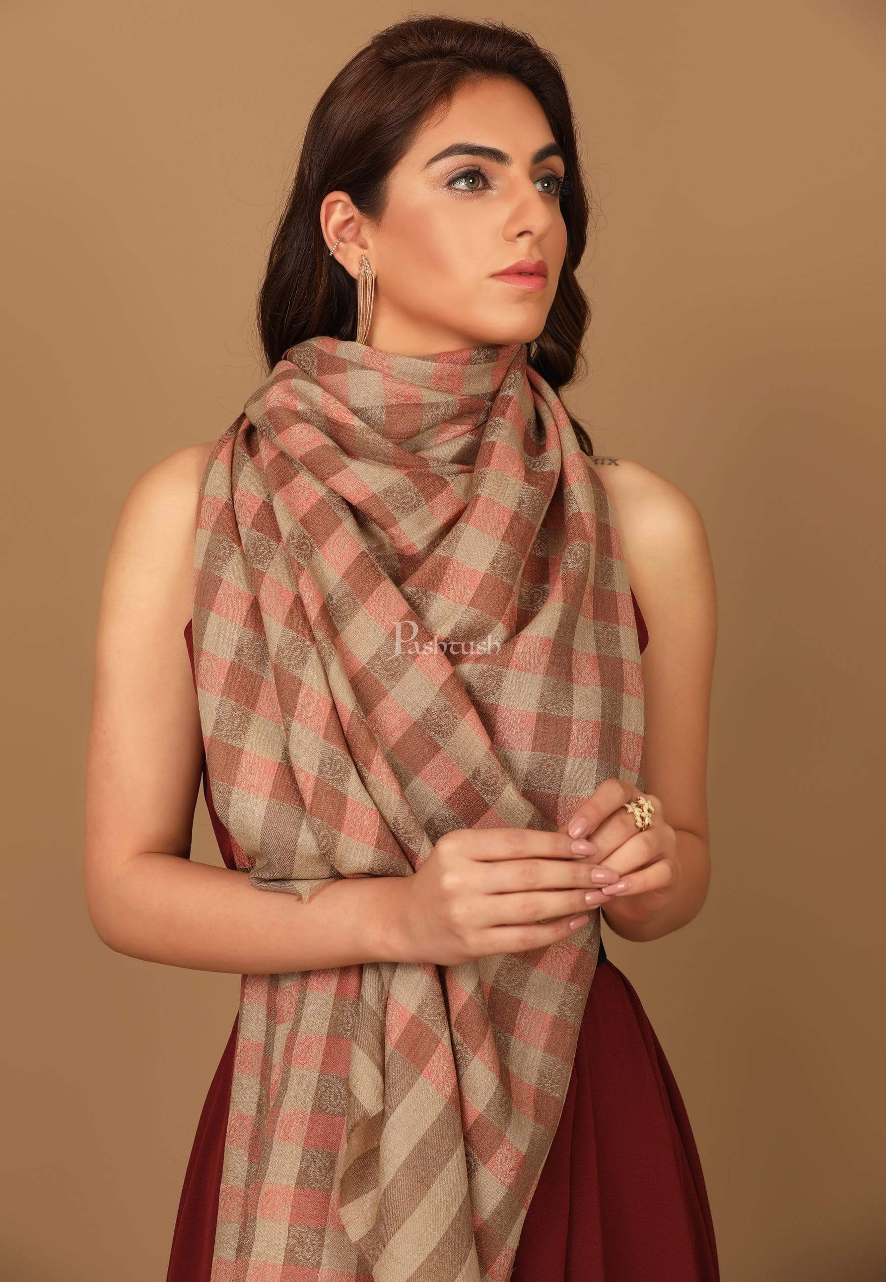 Pashtush Women’s Extra Fine Soft Wool Checkered Stole, Beige And Peach - Image 4