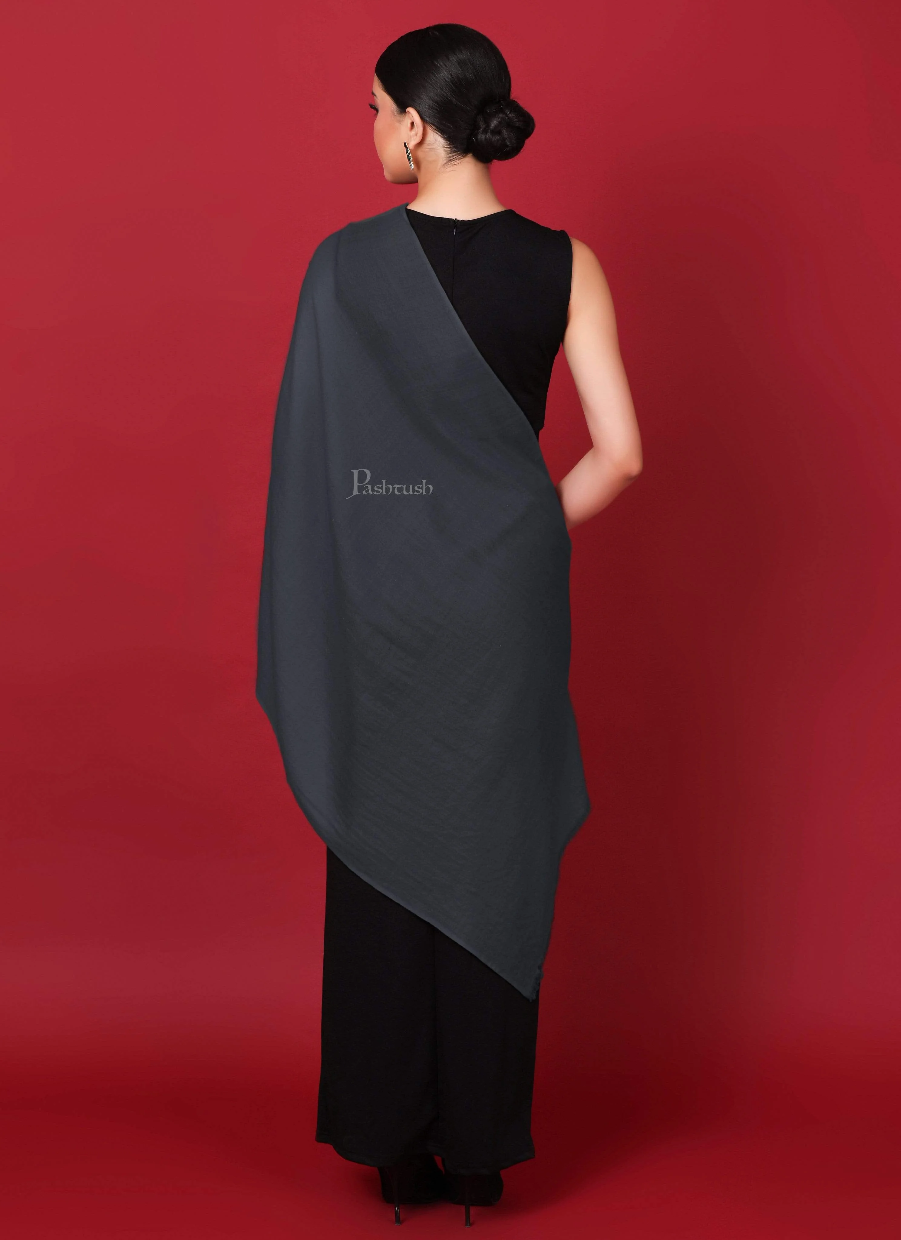 Pashtush Womens Cashmere  Scarf, Diamond Weave, Charcoal Grey - Image 3