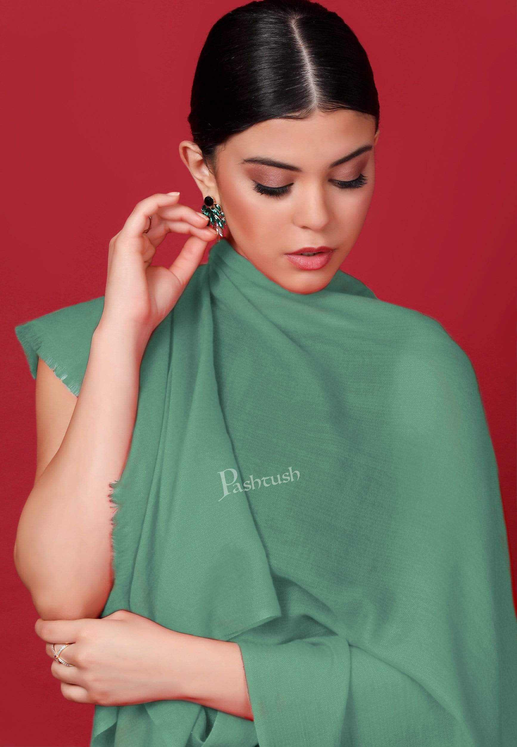 Pashtush Womens Cashmere  Scarf, Diamond Weave, Pistachio Green - Image 4