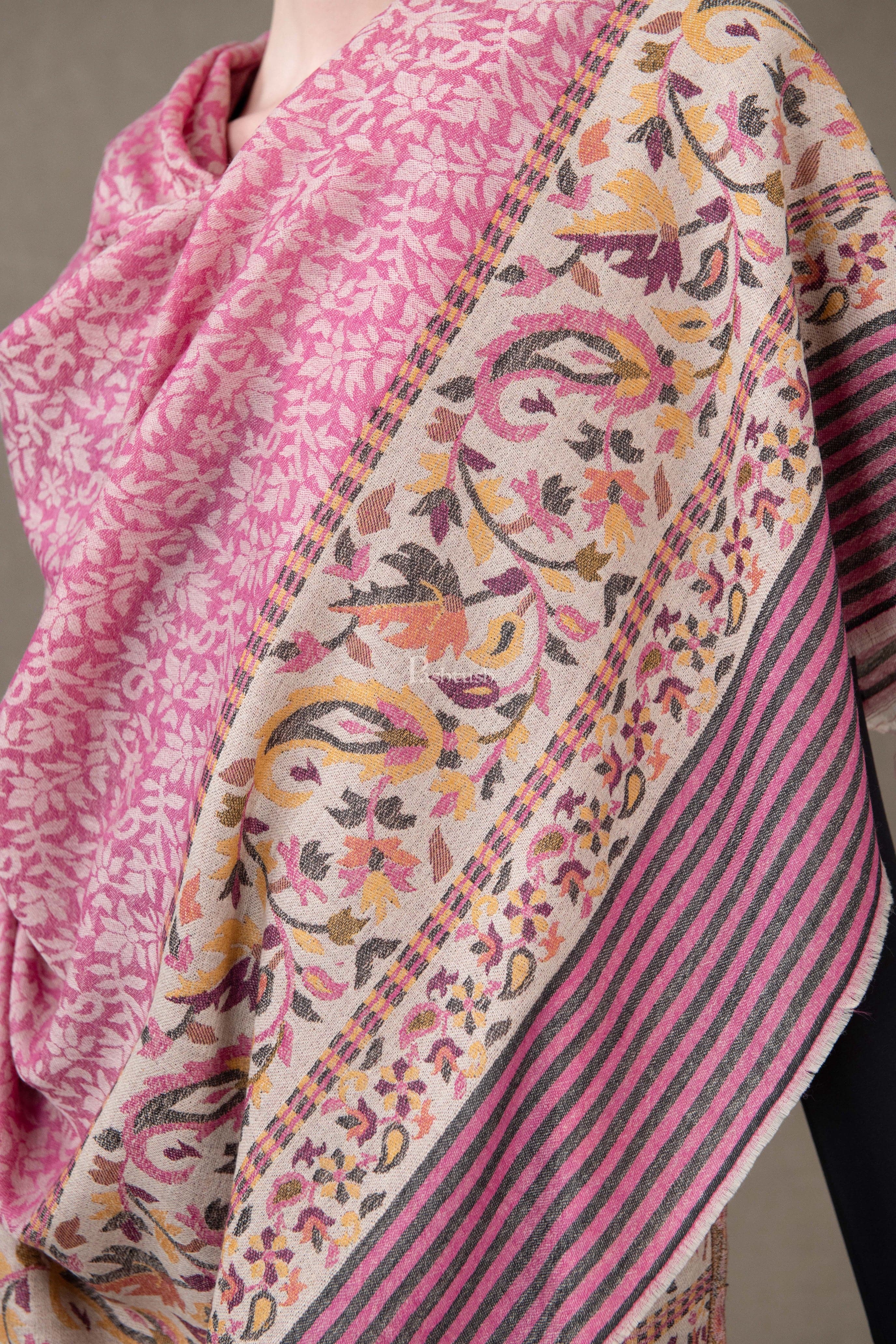 Pashtush Womens Extra Fine Wool Shawl, Ethnic Wave Paisley Palla Design, Majenta - Image 3