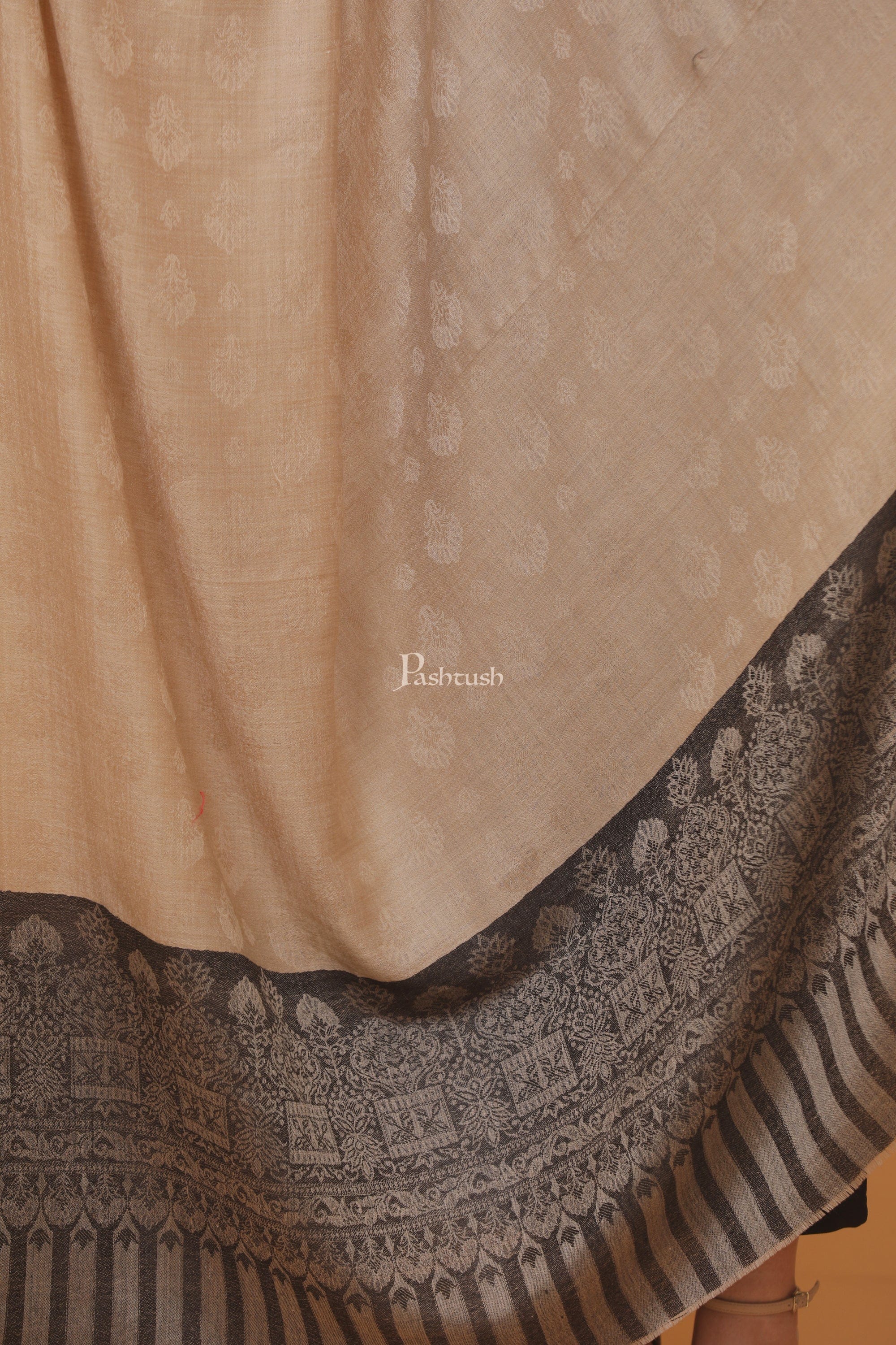 Pashtush Womens Extra Fine Wool Shawl, Paisley Weave Design, Black And Beige - Image 3