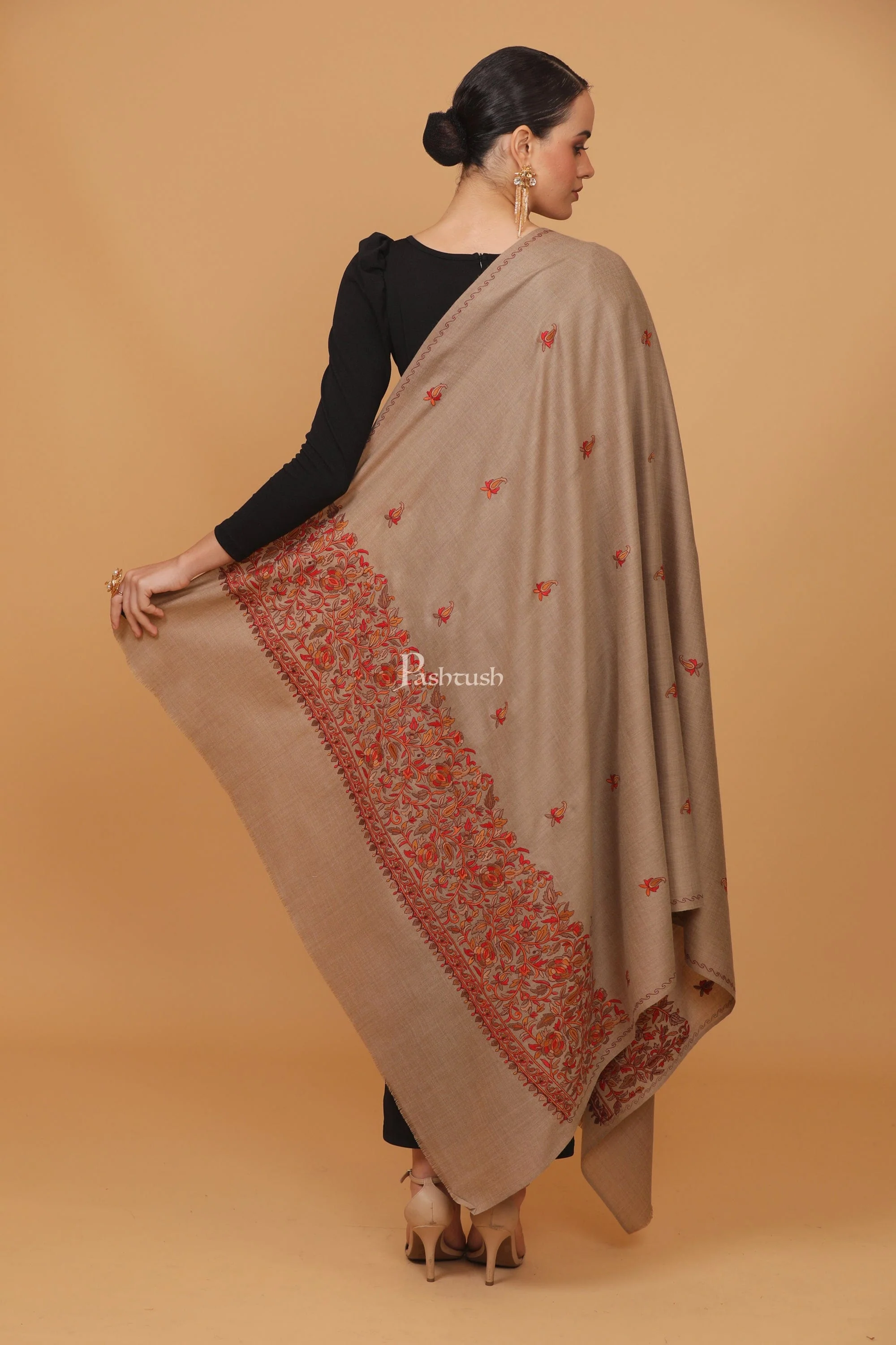 Pashtush womens Fine Wool shawl, papier mache palla design, Beige - Image 5