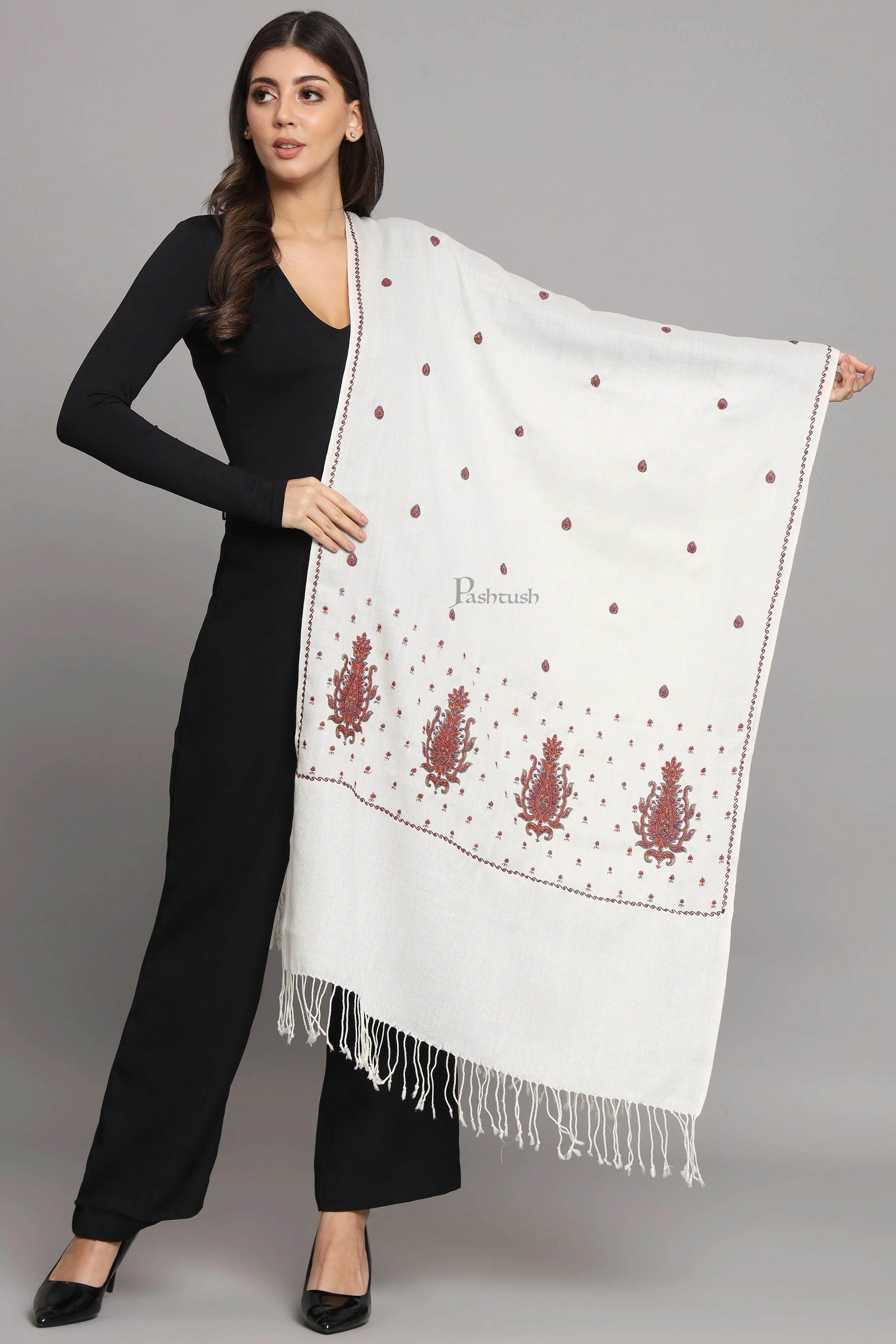Pashtush womens Fine Wool stole, booti design, Ivory - Image 3