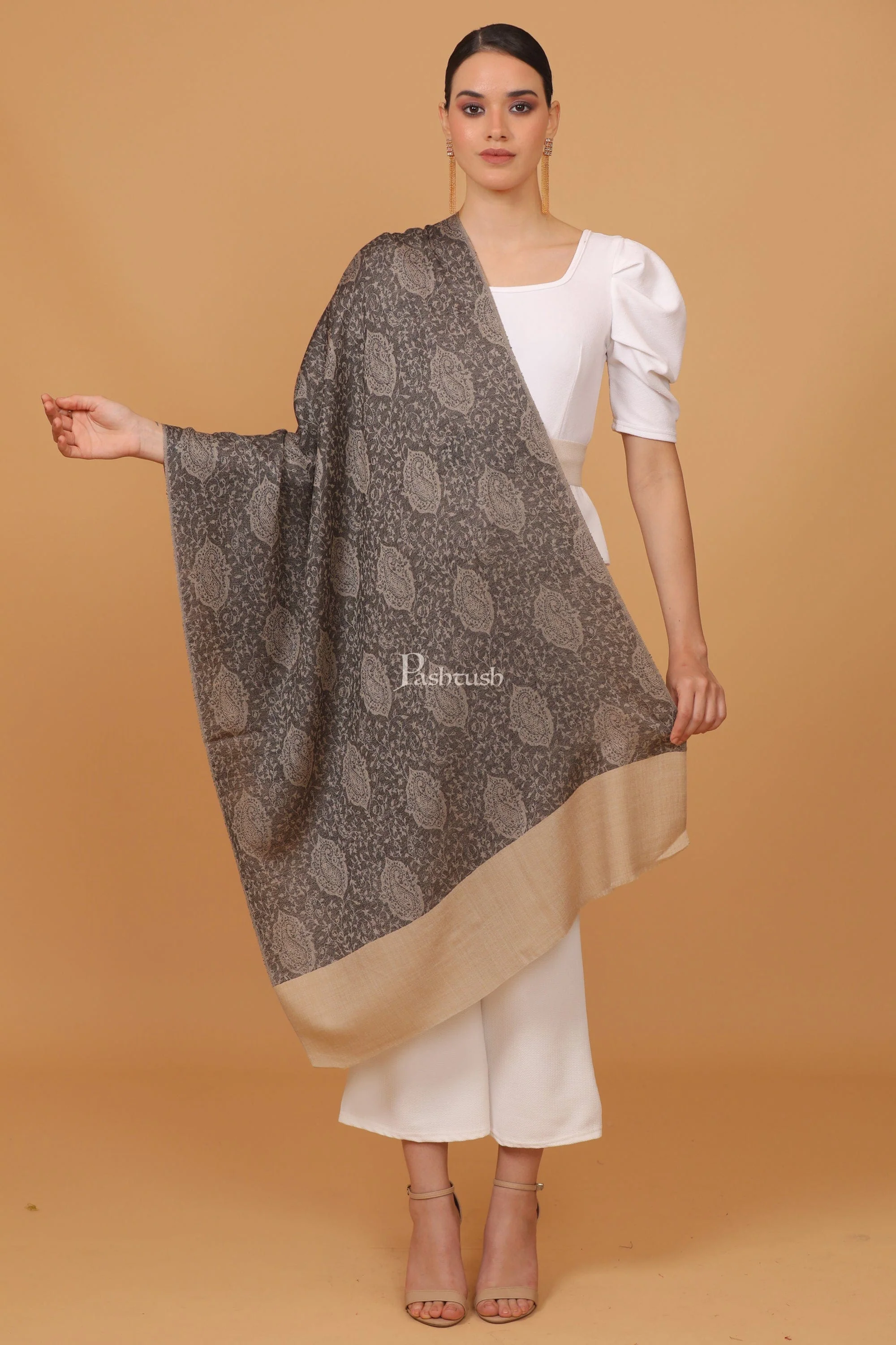 Pashtush womens Fine Wool stole, jacquard design, Black And Beige - Image 3