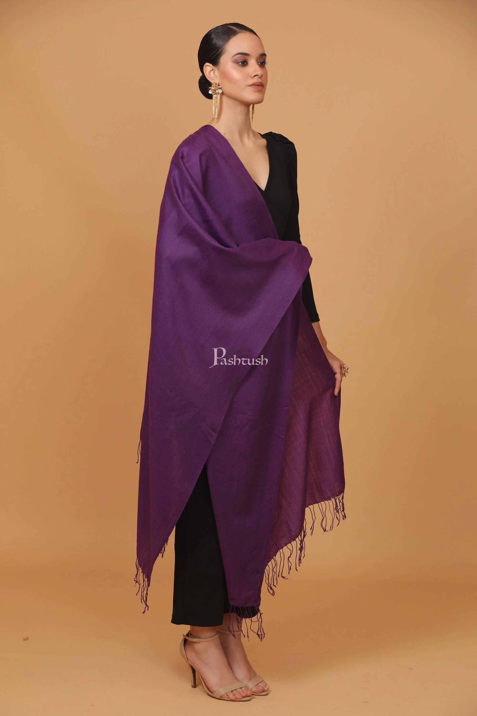 Pashtush womens Fine Wool stole, plain design, Purple - Image 3