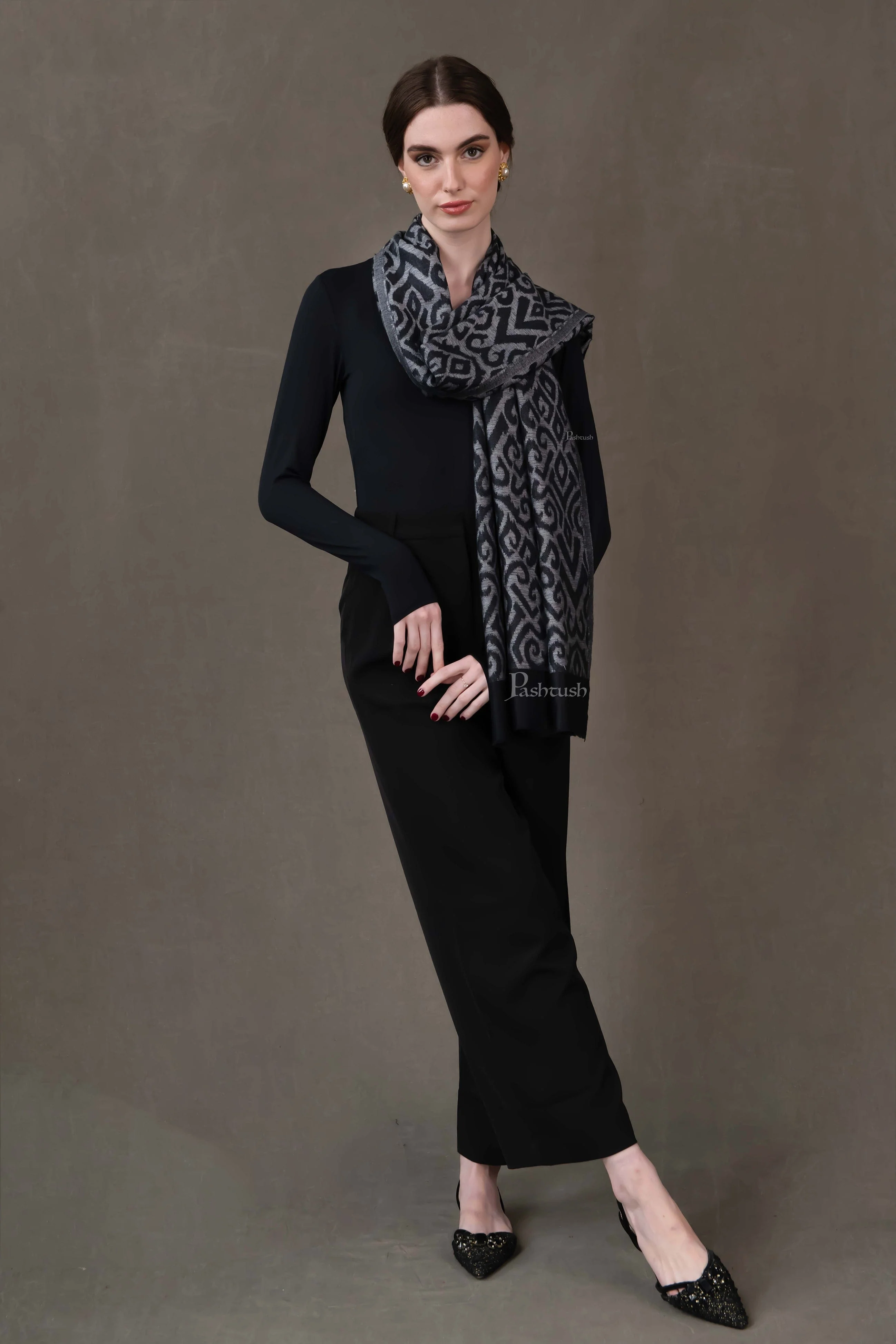 Pashtush Womens Stole, Extra Fine Wool-Silk, Damascus Black - Image 3